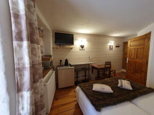 Hostal La Source