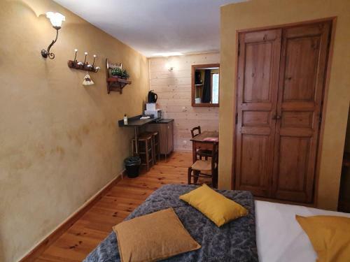 Hostal La Source