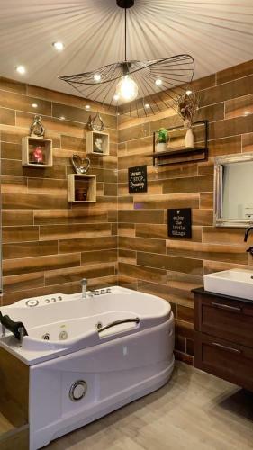 Bed & Breakfast Manoir Aux Trois Charmes