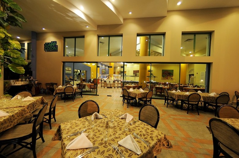 Hotel Barcel� Salinas