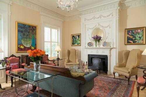 Bed & Breakfast Embassy Circle Guest House