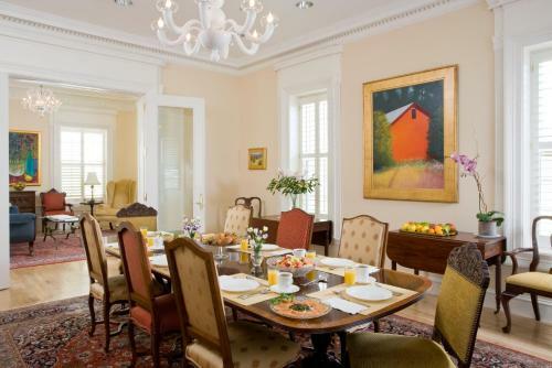 Bed & Breakfast Embassy Circle Guest House