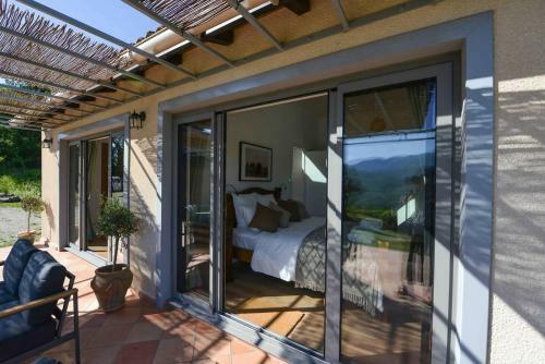Luxury Countryside Cottage With Mountain Views