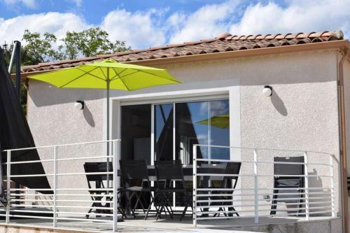 Villa De Charme Avec Piscine Couverte Et 3000m2