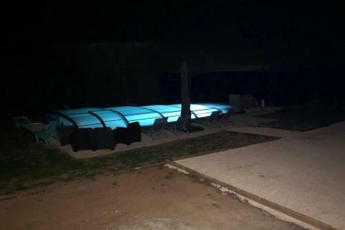 Villa De Charme Avec Piscine Couverte Et 3000m2