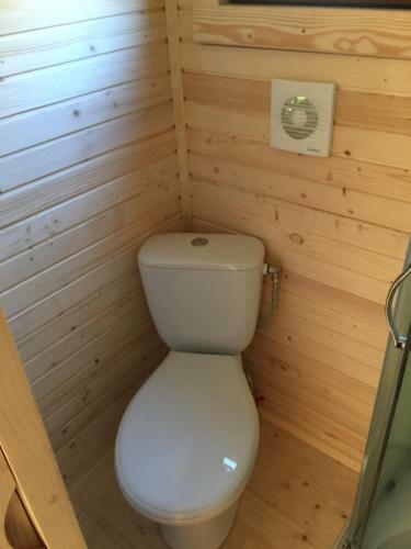 Bed & Breakfast Roulottes Du Chalet Des Pins