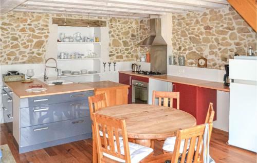 Stunning Home In Roussines With Wifi And 2 Bedrooms