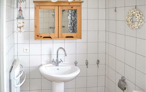 Stunning Home In Roussines With Wifi And 2 Bedrooms