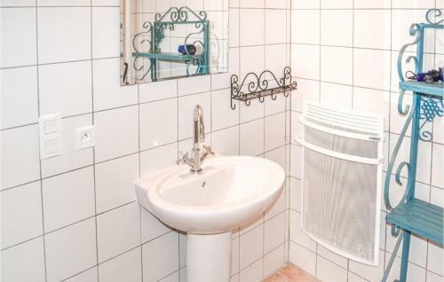 Stunning Home In Roussines With Wifi And 2 Bedrooms