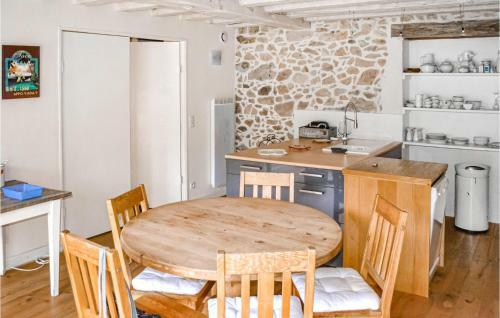 Stunning Home In Roussines With Wifi And 2 Bedrooms