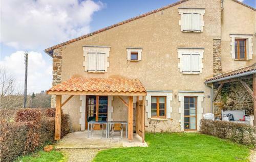 Beautiful Home In Roussines With Wifi And 3 Bedrooms