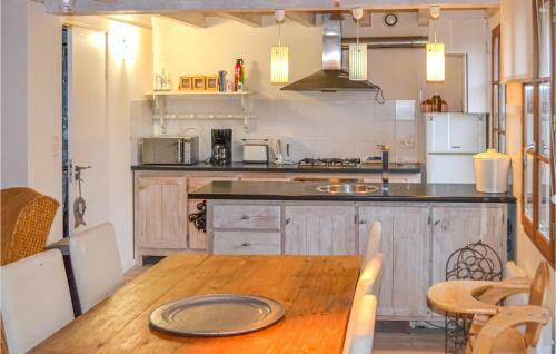 Beautiful Home In Roussines With Wifi And 3 Bedrooms