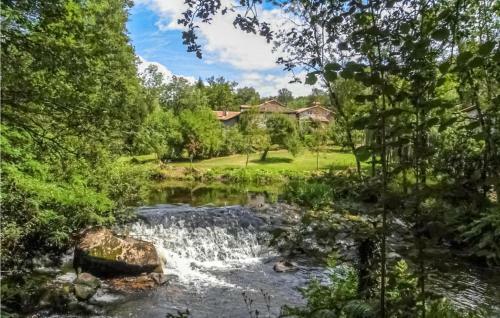 Beautiful Home In Roussines With Wifi And 3 Bedrooms