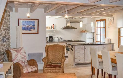 Beautiful Home In Roussines With Wifi And 3 Bedrooms
