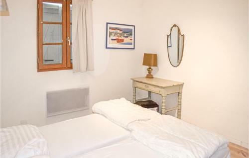 Beautiful Home In Roussines With Wifi And 3 Bedrooms