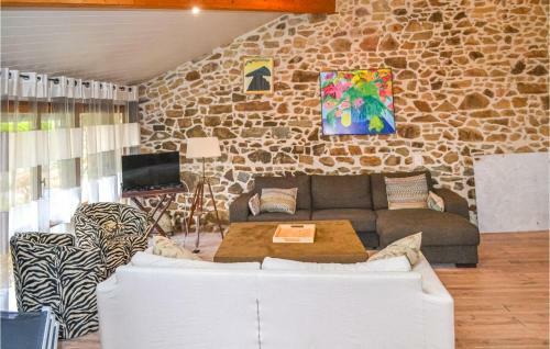 Stunning Home In Roussines With Wifi And 3 Bedrooms