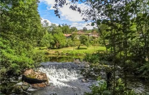 Stunning Home In Roussines With Wifi And 3 Bedrooms