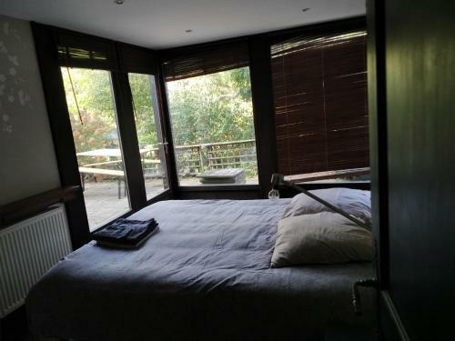 Grande Maison En Pierre, Calme, Jardin Arbor�.