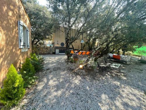 Bed & Breakfast Le Calme De La Garrigue