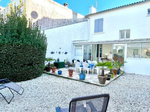 Agr�able Maison De Ville Avec Cour Royan Centre
