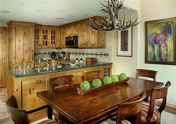 Hotel Lodge At Vail, A Rockresort