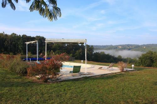 Bed & Breakfast Les Tours De Bombel