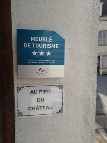 Au Pied Du Ch�teau