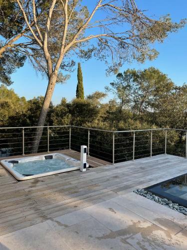 Villa Piscine Miroir Jacuzzi