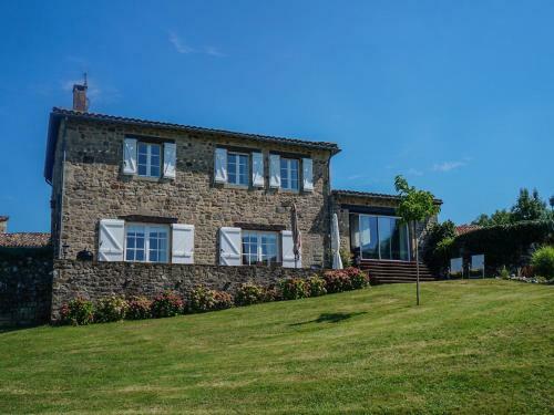 Gorgeous Holiday Home In Saint-beauzile With Private Pool