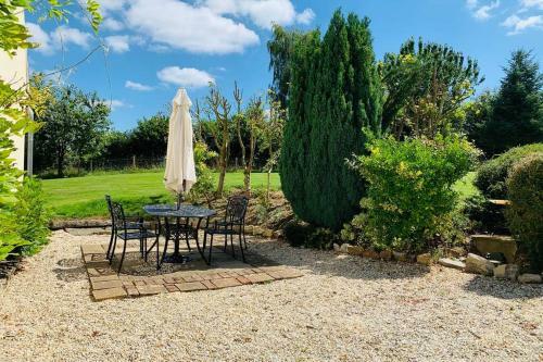 Le Bas Chesnay Chambres D' H�tes Et G�te Domfront En Poirarie
