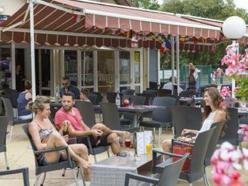 Mobile Ht De Gamme Dans Camping **** Des Pierres Couch�es