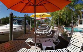 Bed & Breakfast Manatee Bay Inn