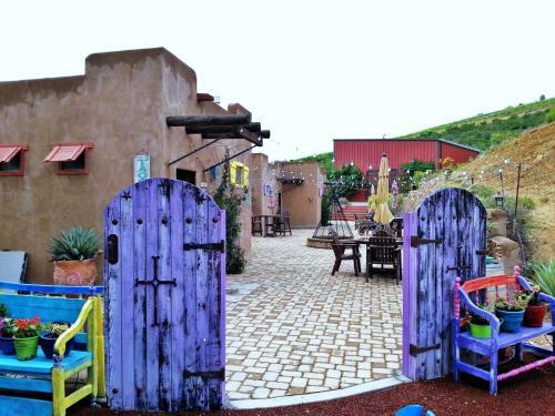 Wild Coyote Winery - Bed & Breakfast