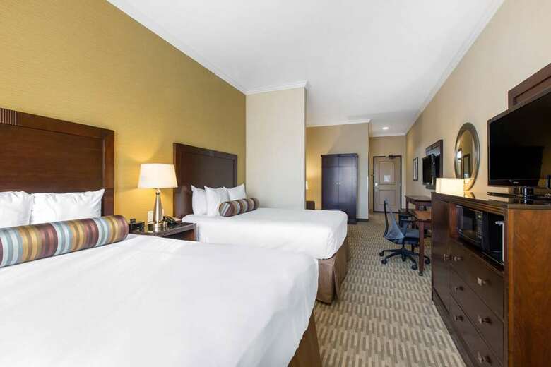The Oaks Hotel & Suites