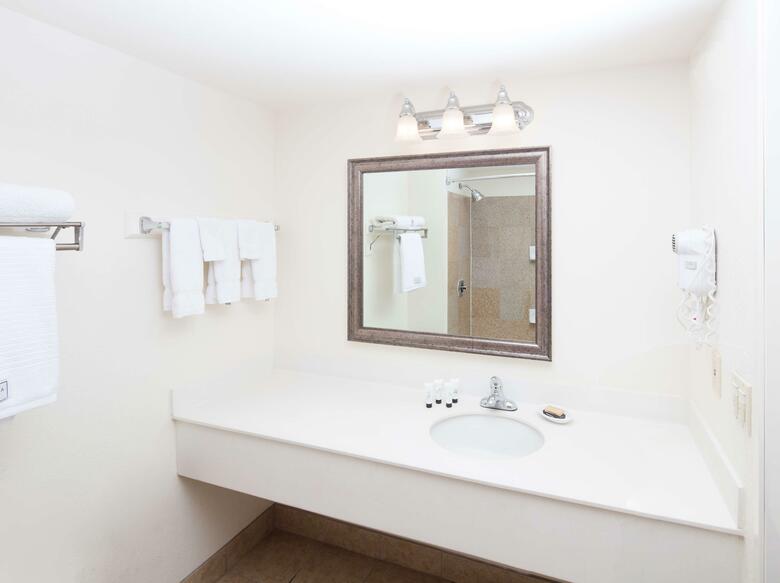 Hotel Red Lion Inn & Suites Perris