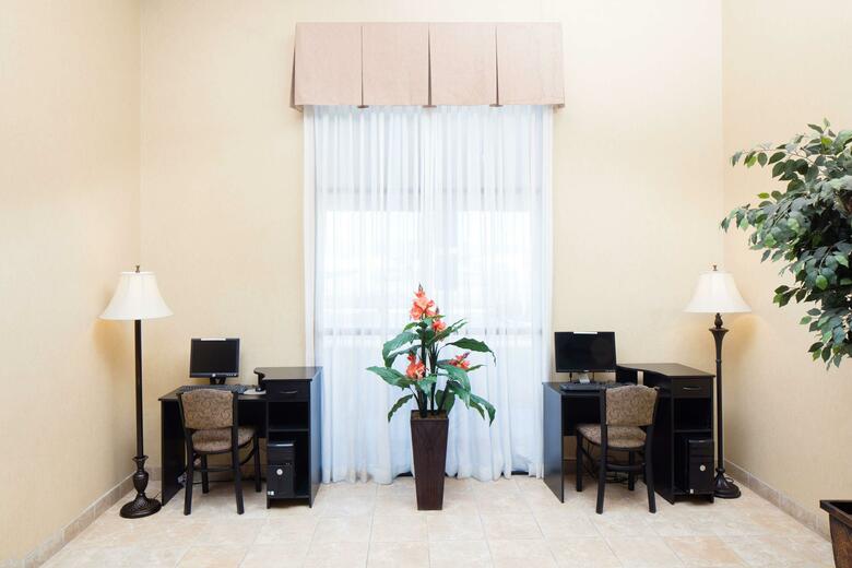 Hotel Red Lion Inn & Suites Perris