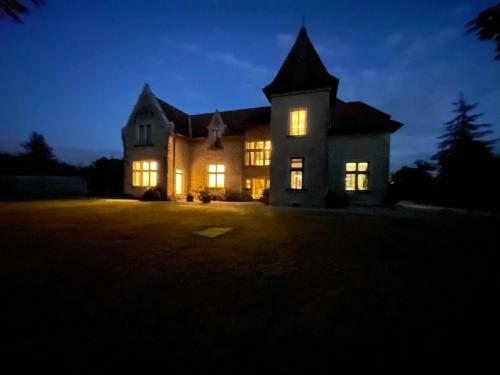 Hostal Chambres Au Ch�teau Du Mouillat