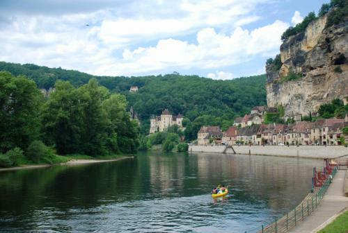 Rue Bertrand De Got