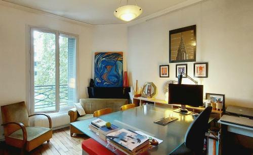 Chic Apart With Piano In Parisian Style