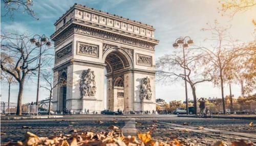 Chic Apart With Piano In Parisian Style