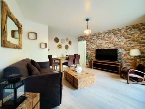 Chic And Spacious Apart With Terrace And Parking