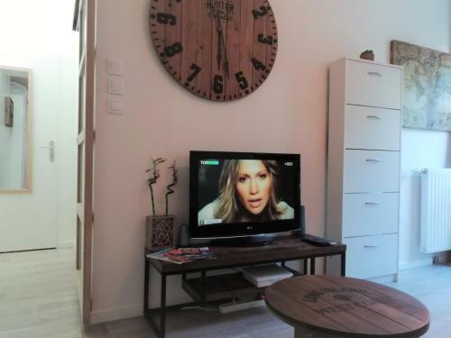 Chic And Spacious Apart With Terrace And Parking