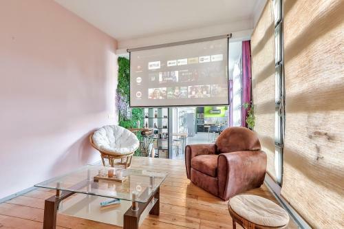 Chic And Spacious Apart Near Paris