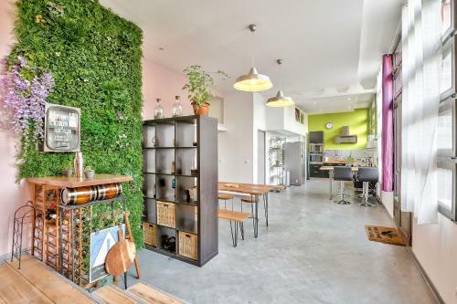 Chic And Spacious Apart Near Paris