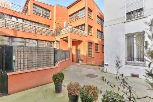 Chic And Spacious Apart Near Paris