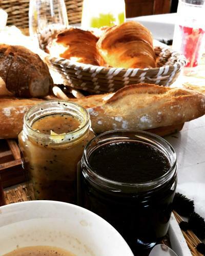Bed & Breakfast Chambre Et Table D Hotes Chez Dom