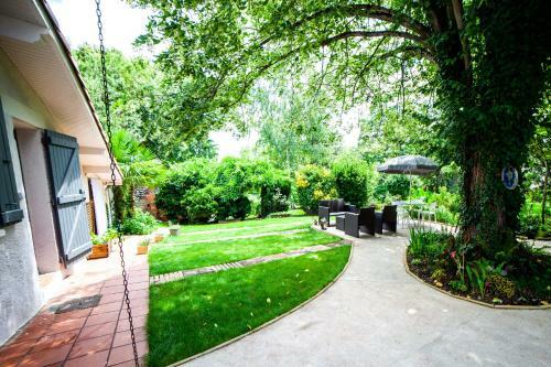 Mirguet Au Jardin