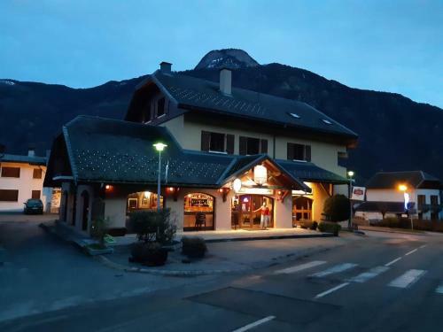 Hostal Le Grand Chatelard H�tel Bar Restaurant