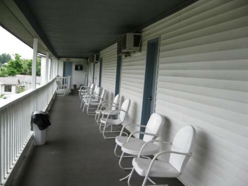 Motel Twin Lakes Inn