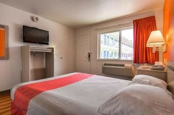 Motel 6 Fontana
